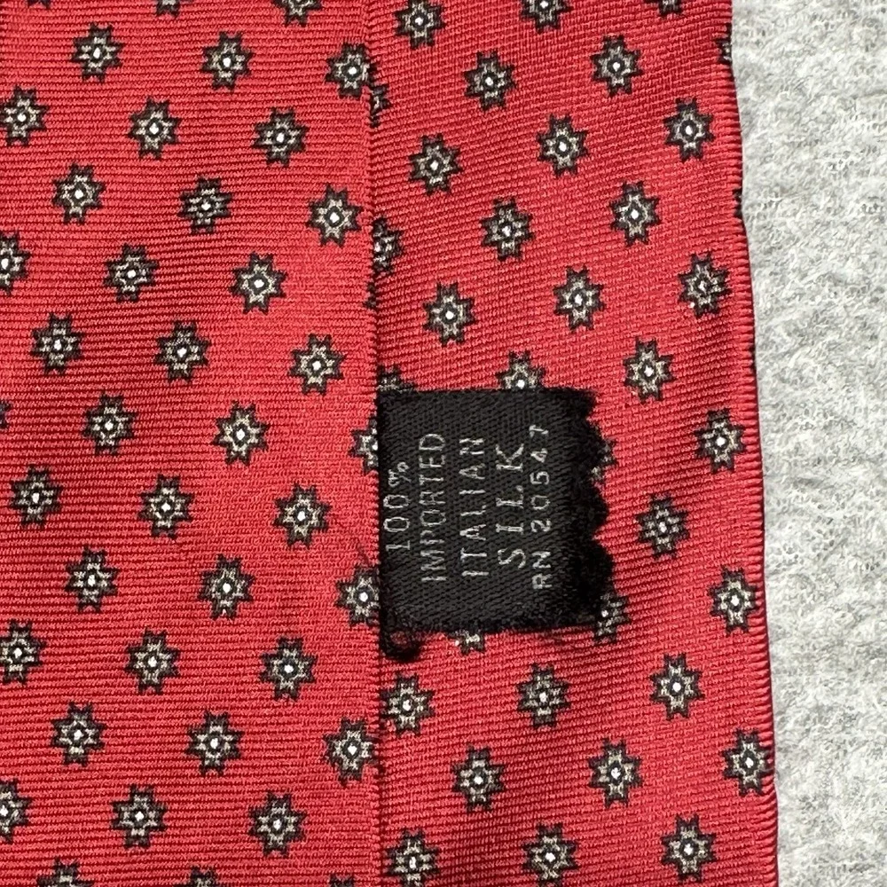 Vintage Lord & Taylor The Man's Shop Italian Silk Tie Red Floral Medallion